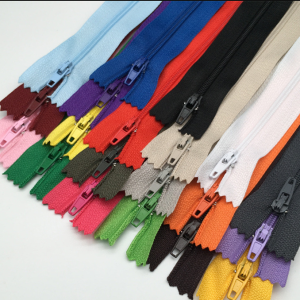 Nylon closed-end auto lock zipper
